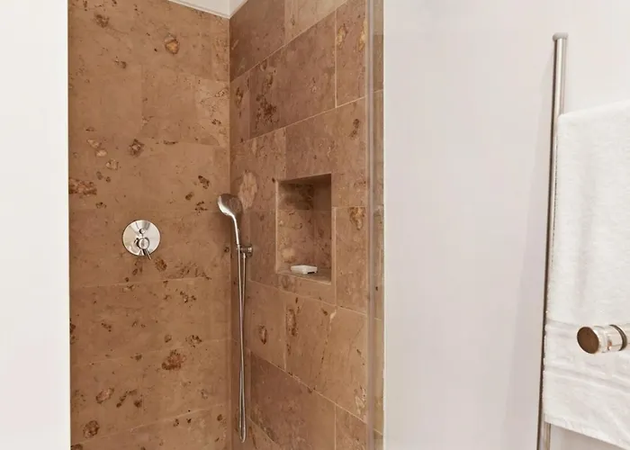Modern Portuguese 1 Bedroom In Belem