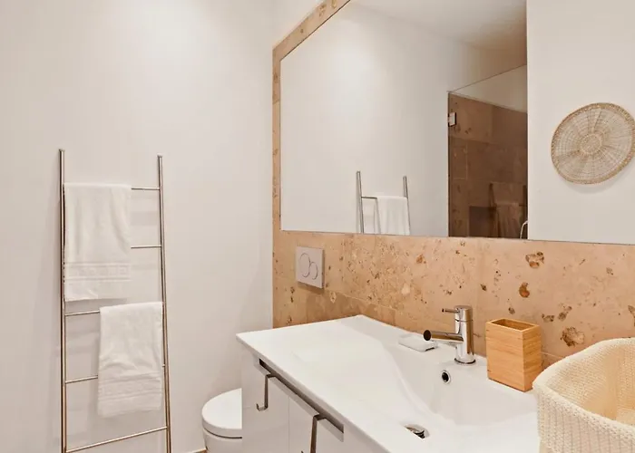 Modern Portuguese 1 Bedroom In Belem Apartment